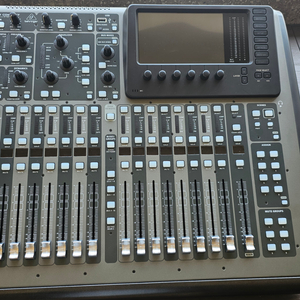 베링거 X32 compact 디지털 믹서