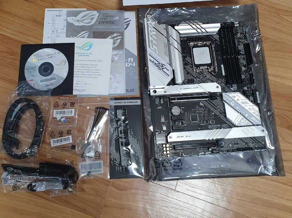 ASUS ROG STRIX B660-A WIFI D4--1