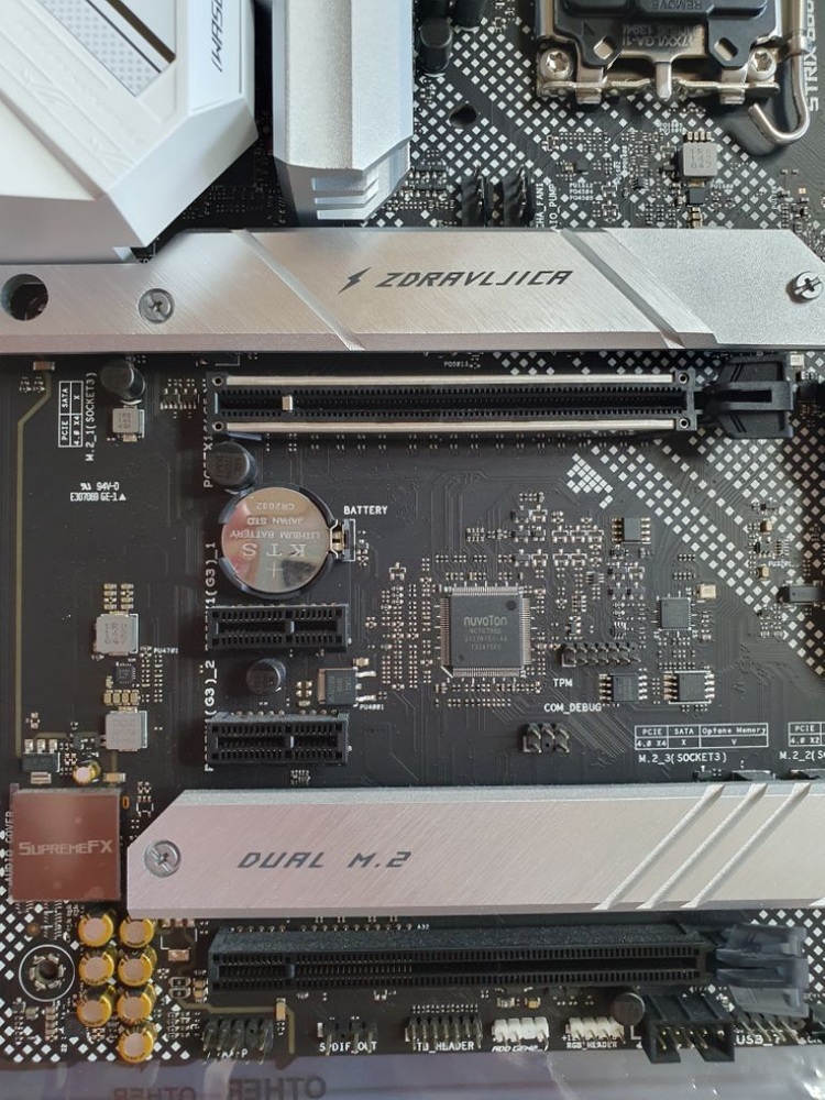 ASUS ROG STRIX B660-A WIFI D4--3