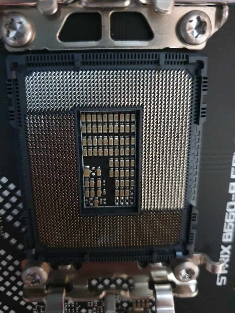 ASUS ROG STRIX B660-A WIFI D4--4