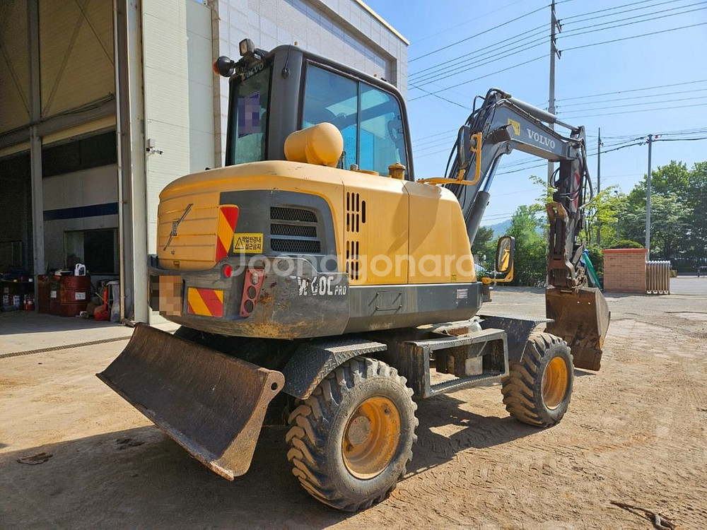 볼보 굴삭기EW60타이어식 소개합니다--2