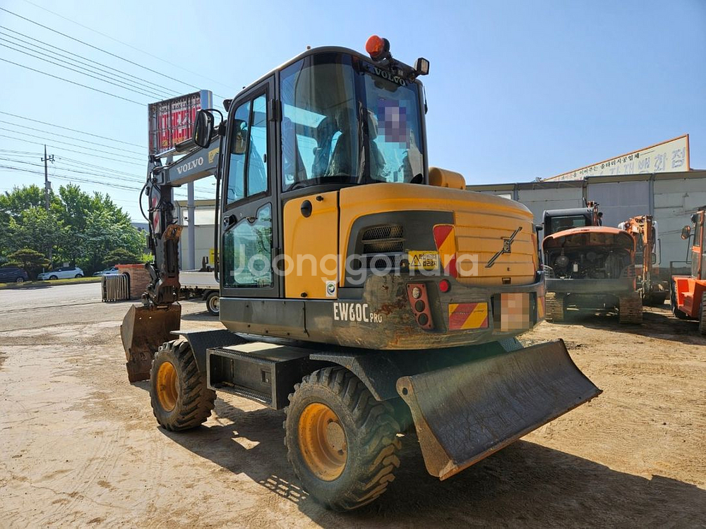 볼보 굴삭기EW60타이어식 소개합니다--4