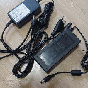 안쓰는 아답터 (18V, 12V)