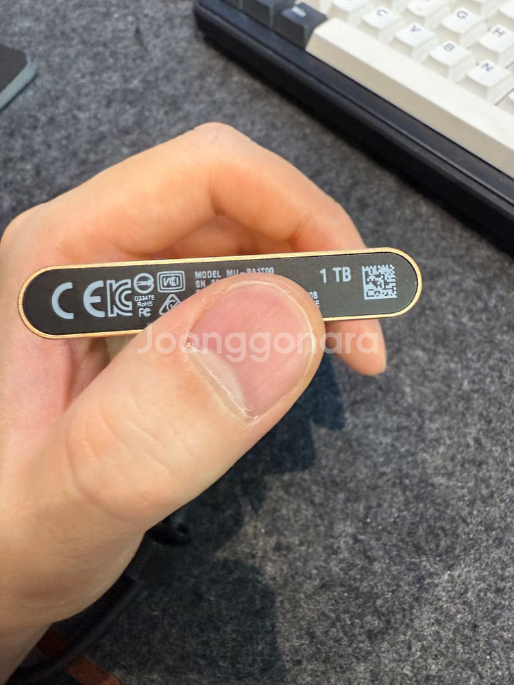 삼성 T5 외장 SSD 1TB--1
