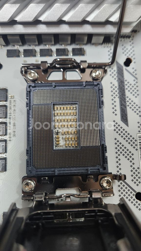 rog maximus z790 apex 화이트--3