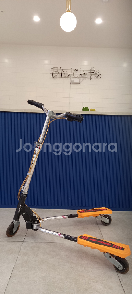 최고급 명품 초경량 기내반입 킥보드 트라이더. 발판 2--4