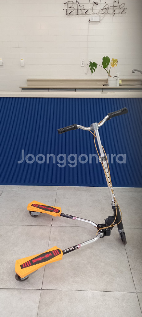 최고급 명품 초경량 기내반입 킥보드 트라이더. 발판 2--5