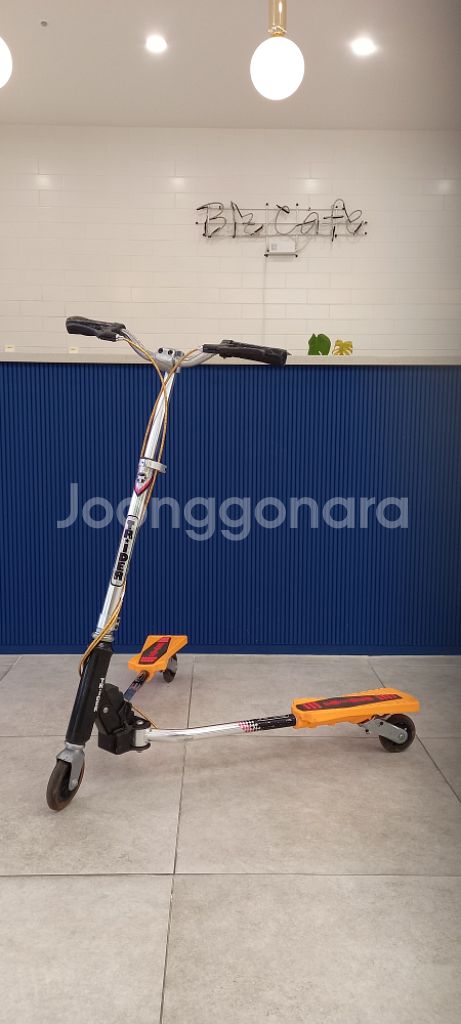 최고급 명품 초경량 기내반입 킥보드 트라이더. 발판 2--3