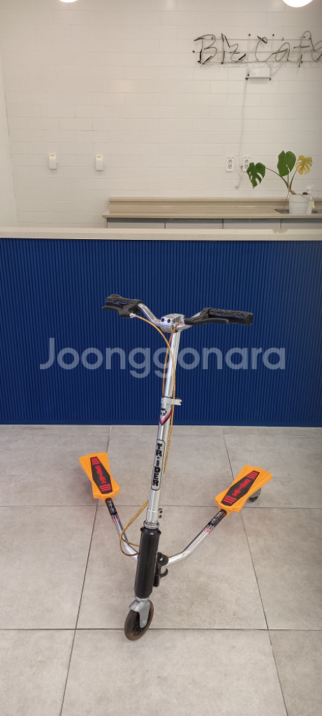 최고급 명품 초경량 기내반입 킥보드 트라이더. 발판 2--6
