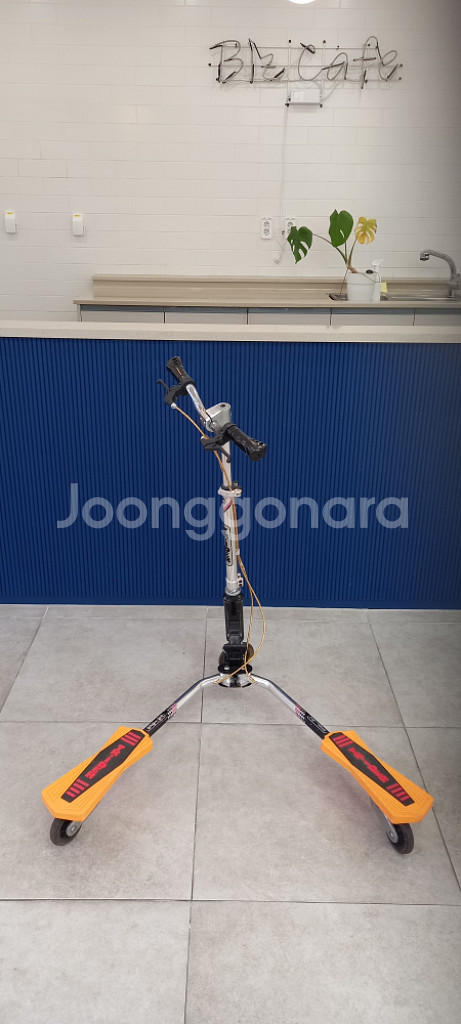 최고급 명품 초경량 기내반입 킥보드 트라이더. 발판 2--7