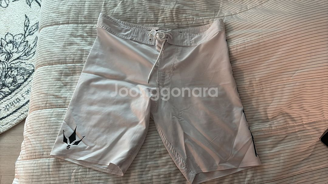 피지크 파이드 보드숏 흰색 팝니다 지금 단종된제품--0