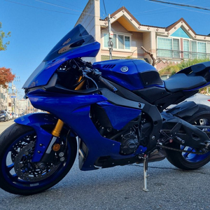 YZFR1 팝니다