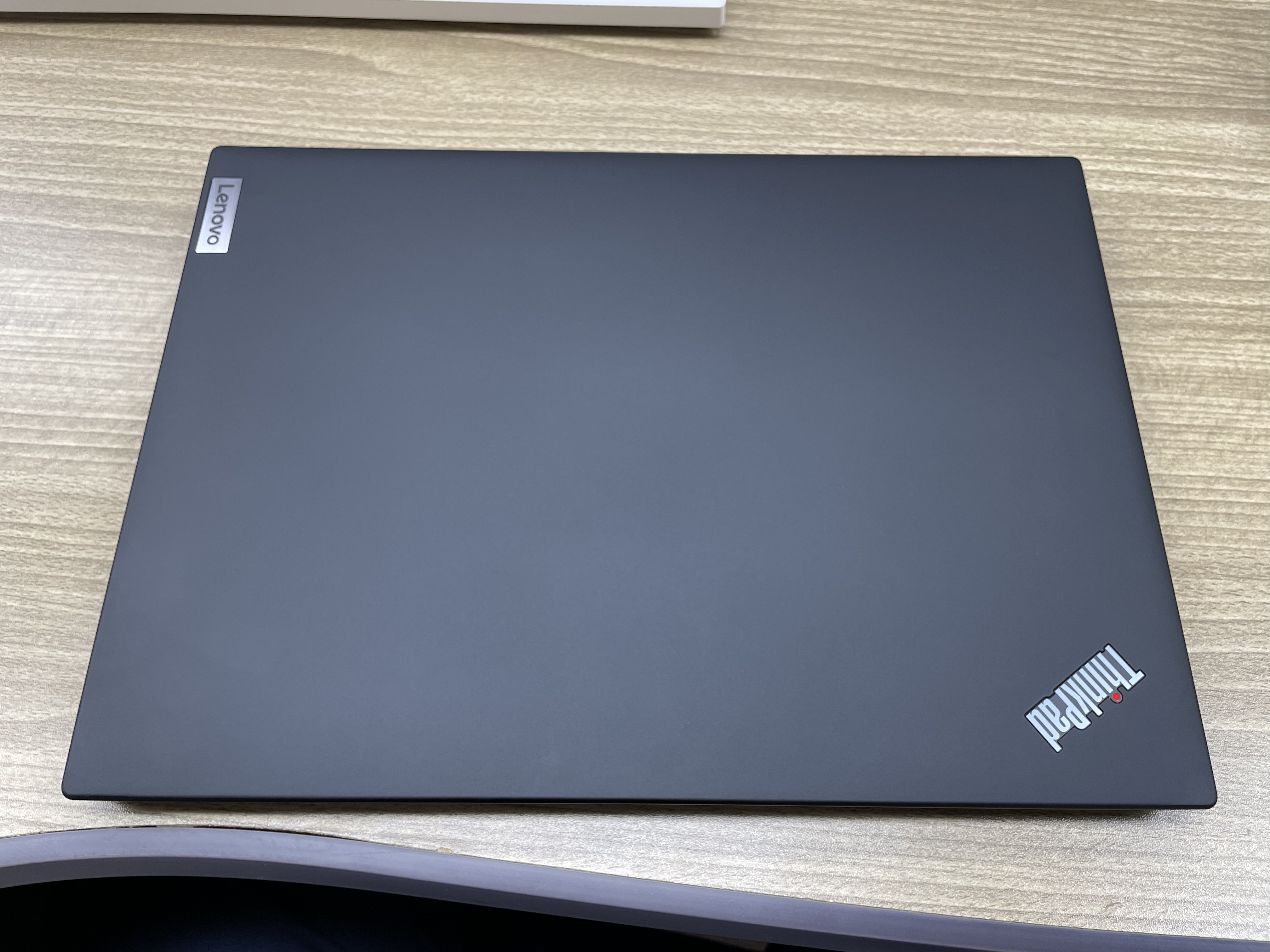 씽크패드 T14s AMD 7840U 32GB 1TB