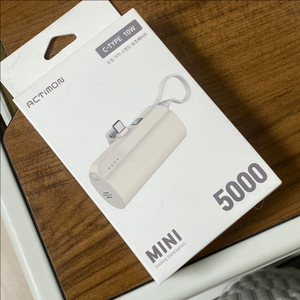 도킹 형 보조배터리 5000 개봉 안한 새상품판매합니