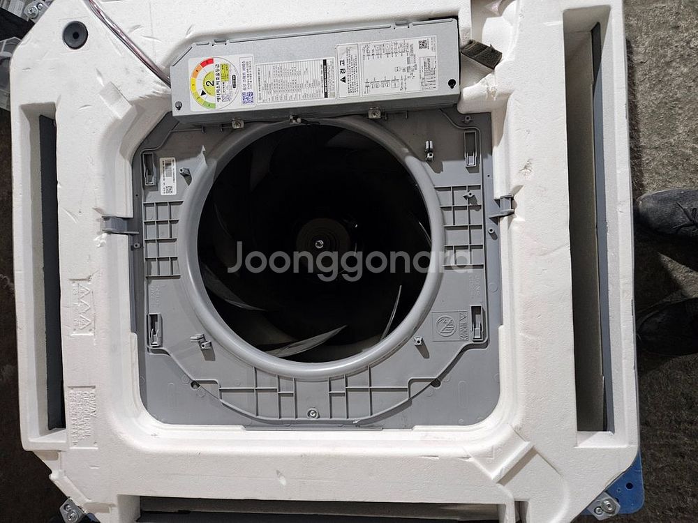 삼성 천정형 냉난방기 팝니다. 18년식 28평입니다--3