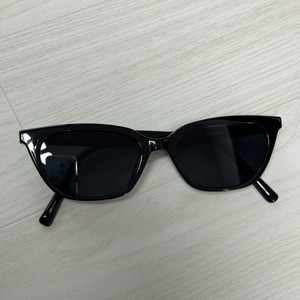 SEERIES OUV MI2906 선글라스 입니다