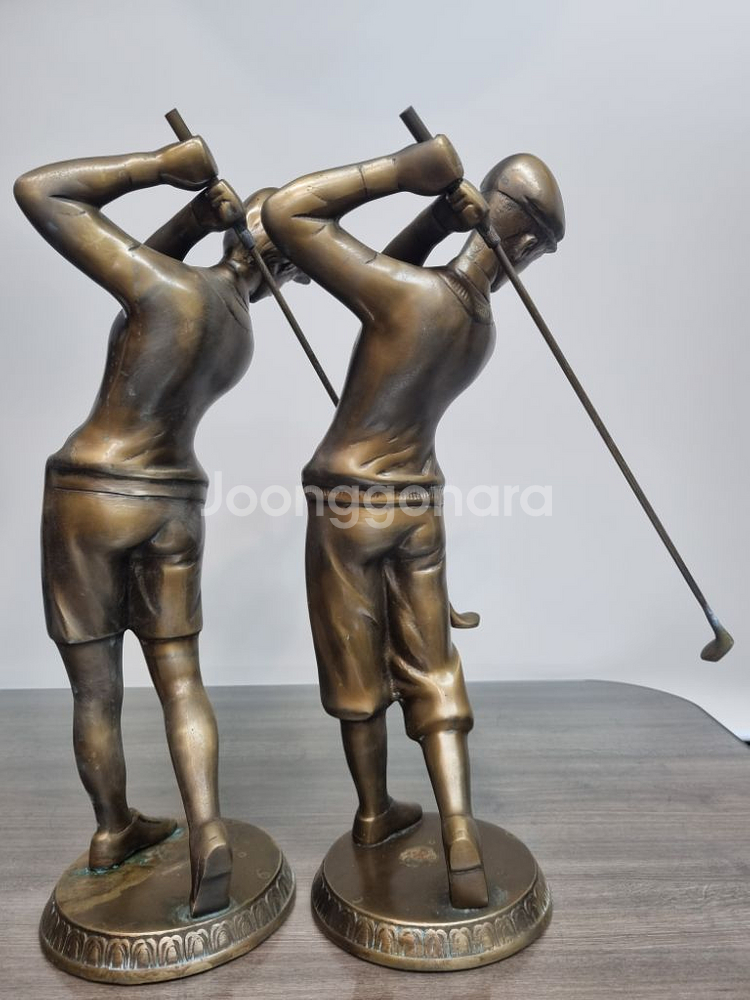 골프치는. 브론즈. 한쌍 판매합니다. 재질은. 동--1