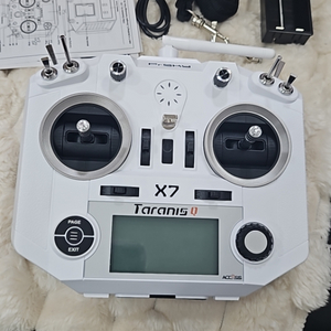 Taranis Q X7 송수신기