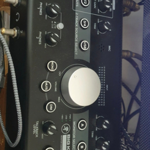 Mackie Big Knob Studio 컨트롤러