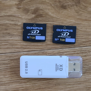 올림푸스 메모리카드 1GB 총2개 + 메모리카드 리더기