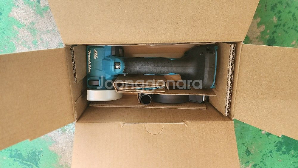마끼다 충전컴팩트컷터 DMC300Z 본체 3인치--1