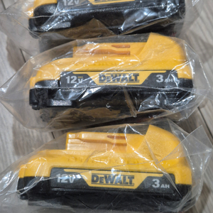 디월트 DCB124
