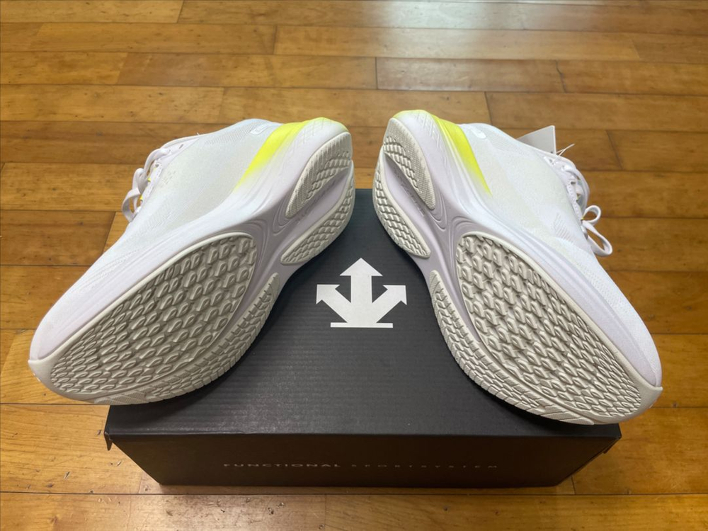 데상트 에너자이트 슈퍼 v4 새상품 이미지