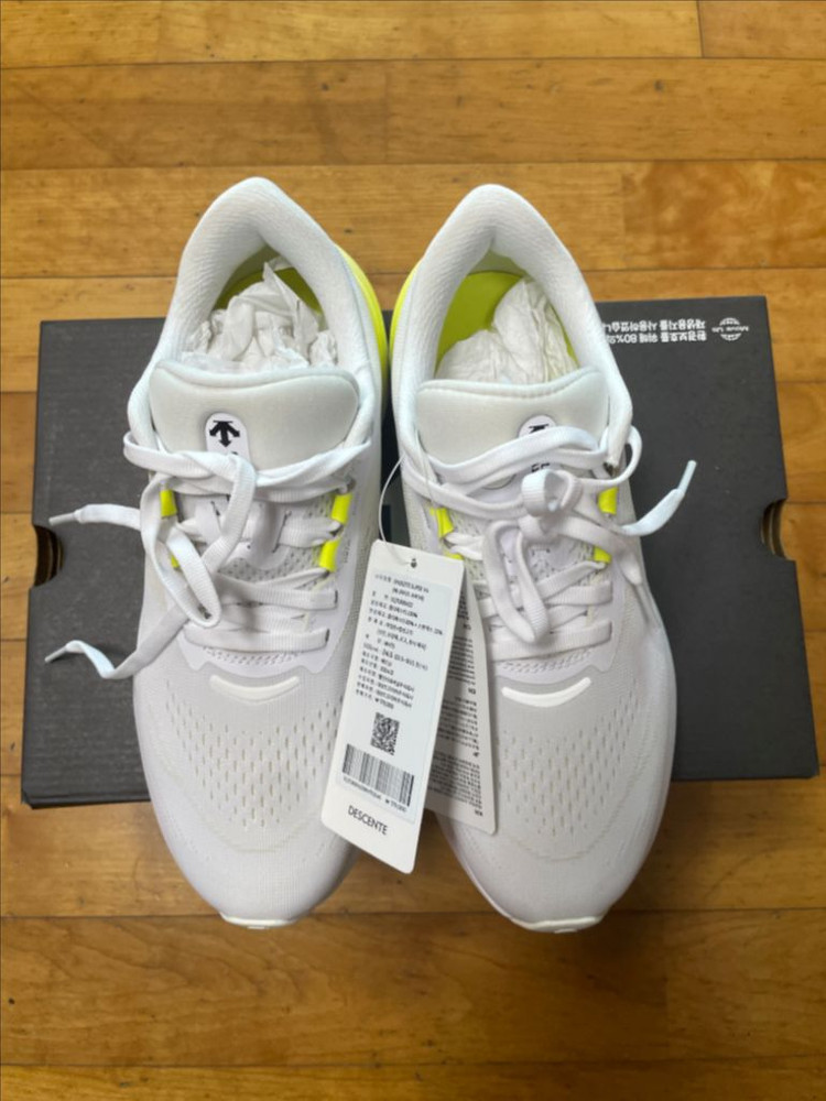 데상트 에너자이트 슈퍼 v4 새상품 이미지