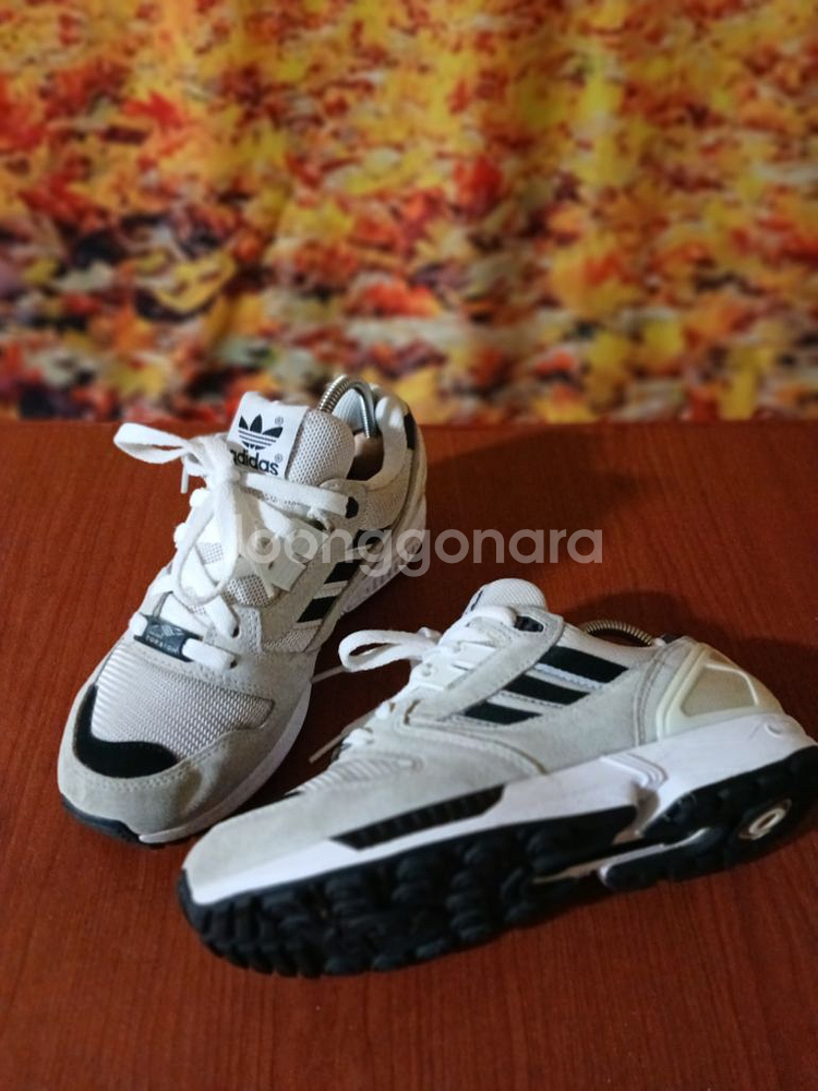 아디다스 ZX8000 여성스니커즈 235--0