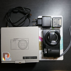 LUMIX DC-TZ99 판매합니다.