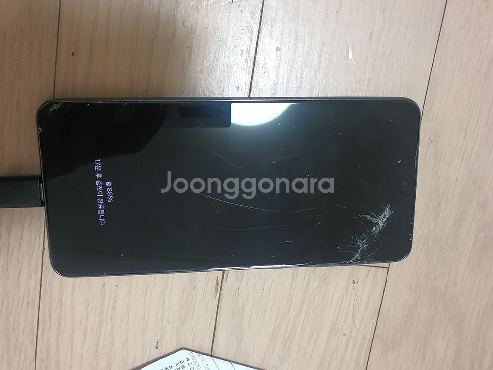 갤럭시 s21 액정파손 팝니다--0