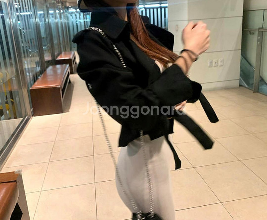 [새상품] 숏 예술핏 트렌치 자켓 <블랙>--1