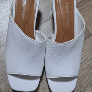 포멜카멜레 샌들 240 새상품입니다