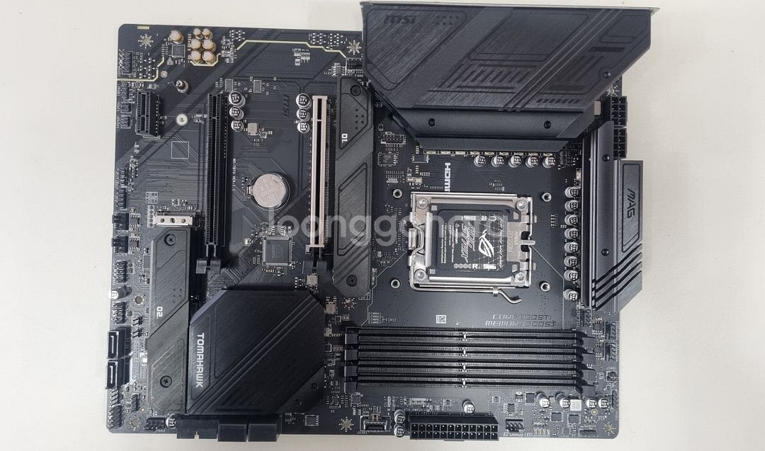 MSI MAG B650 TOMAHAWK WIFI--2