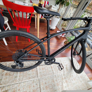 TREK FX4 하이브리드 자전거