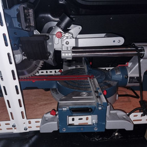 보쉬 슬라이딩 각도절단기 18v-216d 판매합니다