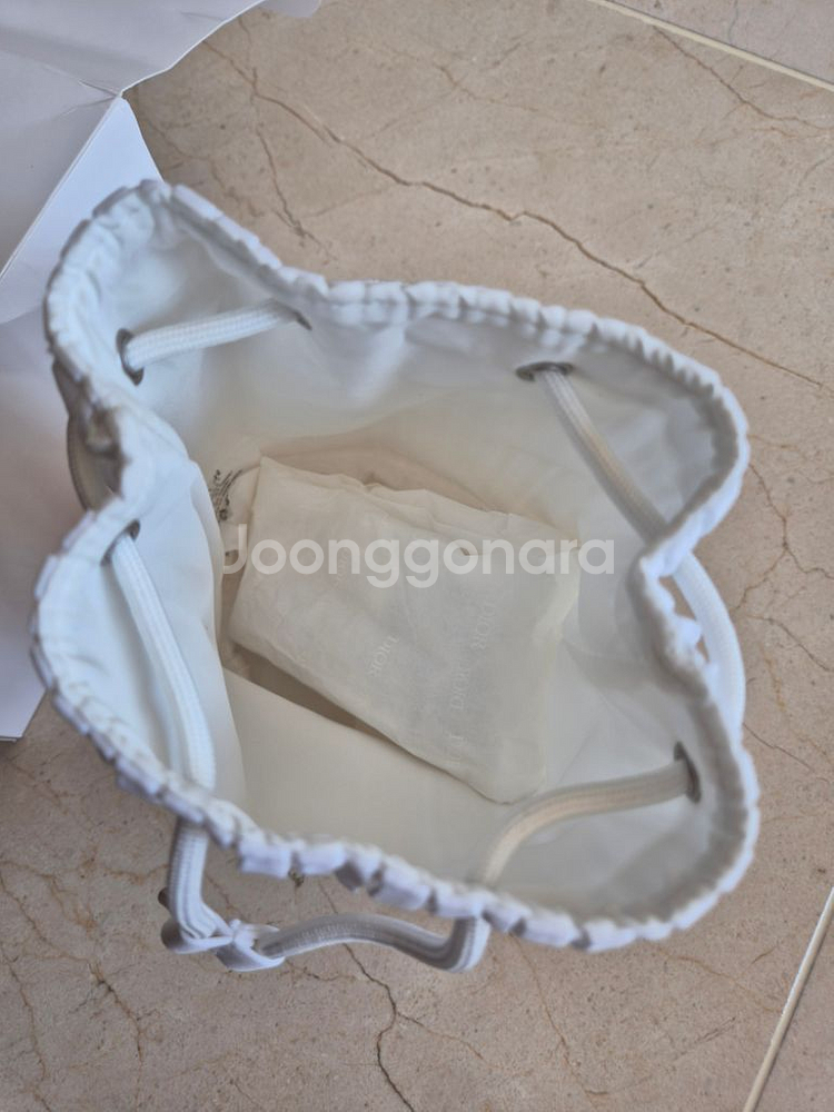 디올 뷰티 화이트 파우치--3