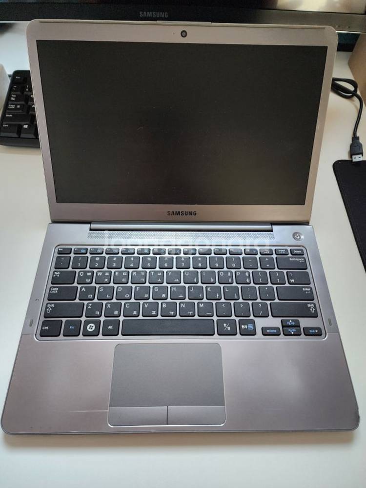 삼성노트북 nt530u3b 부품용으로 팝니다.--1
