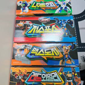 카봇 저스포스, 맥스도저, 레드와일러, 나이트호퍼