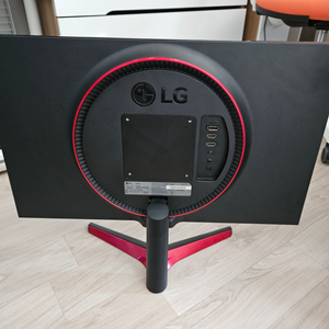 LG 울트라기어 24인치 모니터 팝니다.