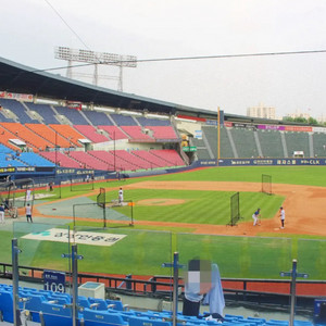 5월9일(금) 두산vs엔씨 1루 블루석 2연석(통로석)
