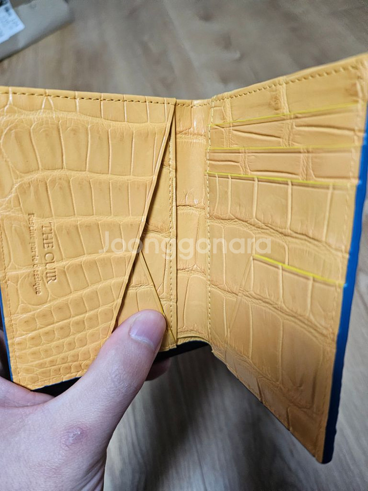 더퀴르 악어가죽 현금수납 카드지갑 판매합니다--1