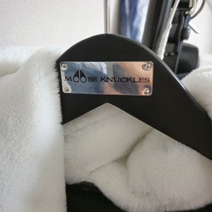 무스너클 버니스웨터XL