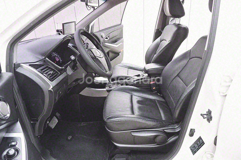 쌍용 뉴코란도 C 2.0 CVT 2WD 고급형--7