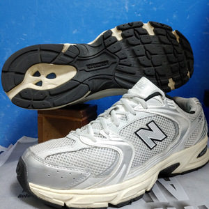 뉴발란스 MR530(US10.5표기285추천사이즈280