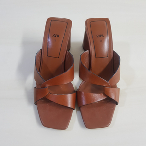 ZARA 레더 샌들/35