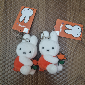 꽃을 든 미피 8cm 오렌지 키링 인형 가방걸이