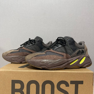 아디다스 이지부스트 700 모브