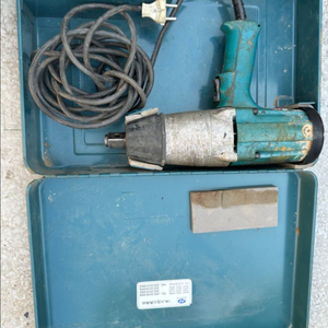 강력 파워! 마끼다 정품 6906 임팩트 렌치 팝니다