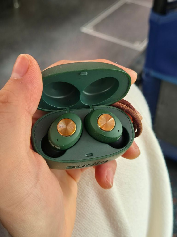 sudio tolv 블루투스 이어폰 이미지